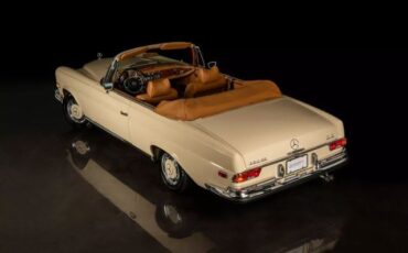 Mercedes-Benz-200-Series-Cabriolet-1971-144157-7