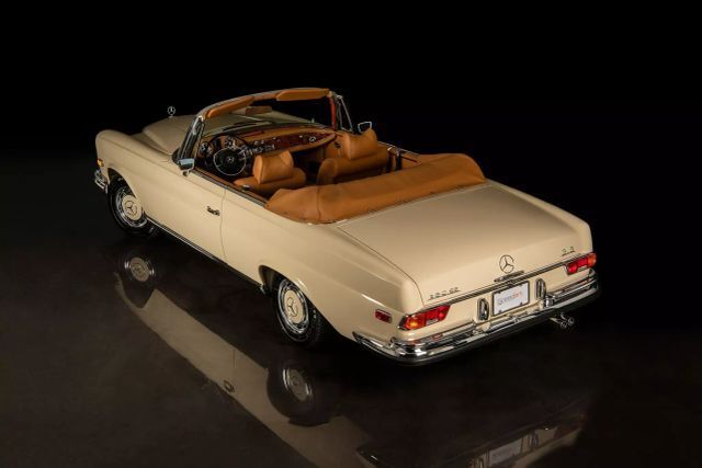 Mercedes-Benz-200-Series-Cabriolet-1971-144157-7