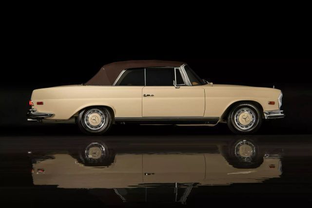 Mercedes-Benz-200-Series-Cabriolet-1971-144157-8