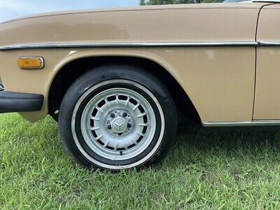 Mercedes-Benz-200-Series-Coupe-1976-Brown-Tan-40527-11