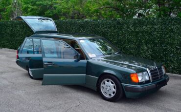 Mercedes-Benz-230-TE-Break-1990-Green-Tan-341020-23