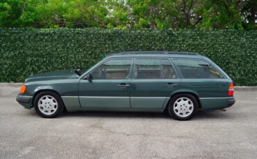 Mercedes-Benz-230-TE-Break-1990-Green-Tan-341020-29