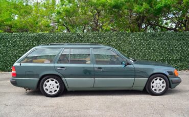 Mercedes-Benz-230-TE-Break-1990-Green-Tan-341020-3