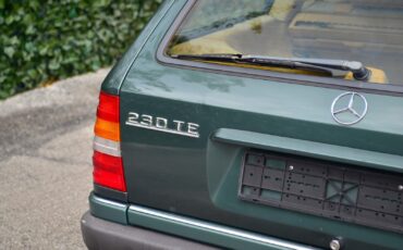 Mercedes-Benz-230-TE-Break-1990-Green-Tan-341020-35