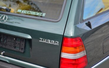 Mercedes-Benz-230-TE-Break-1990-Green-Tan-341020-5