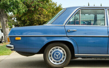 Mercedes-Benz-250-Berline-1969-Blue-Tan-69430-9