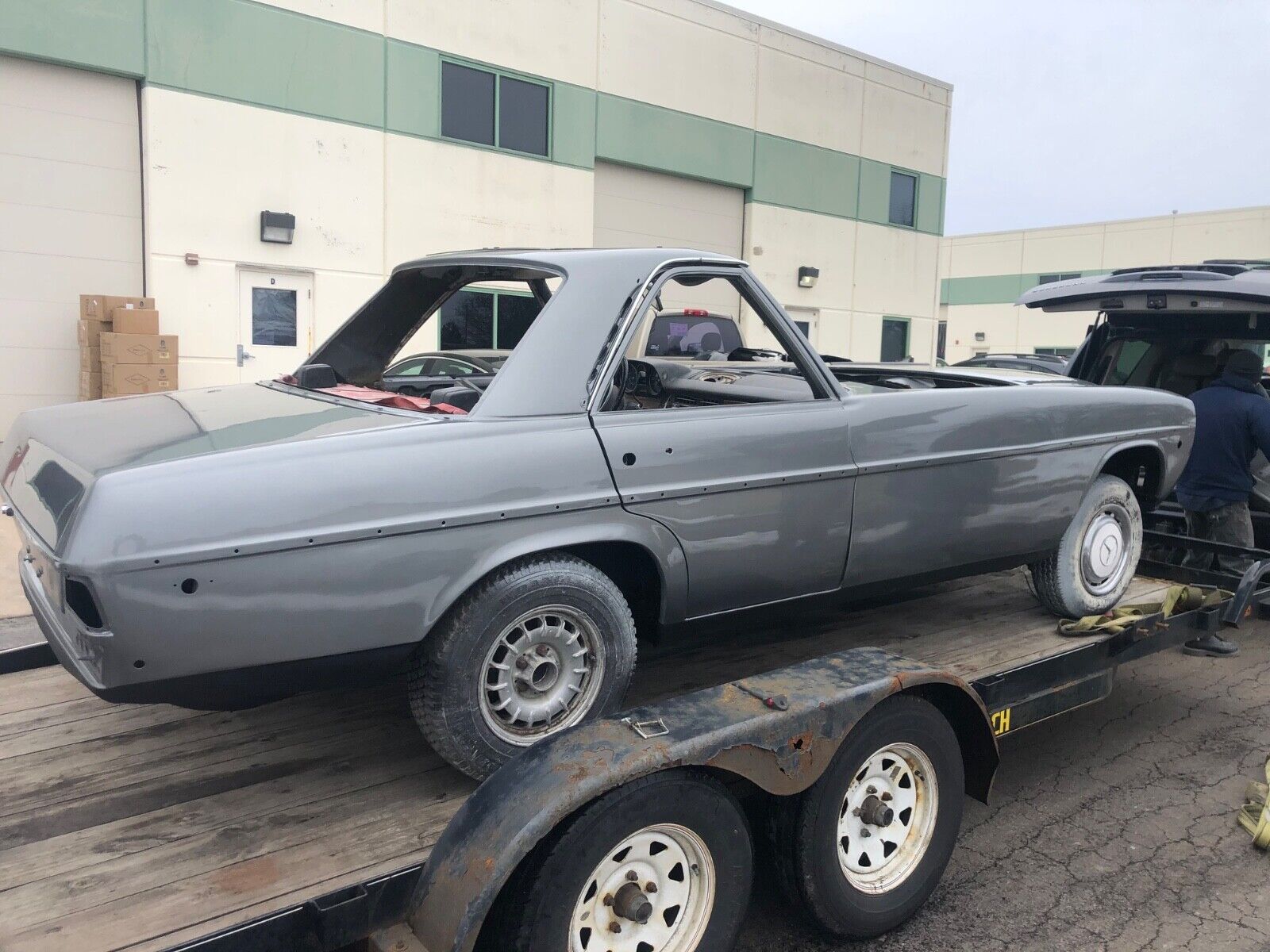 Mercedes-Benz-250-Coupe-1970-Grey-132932-38