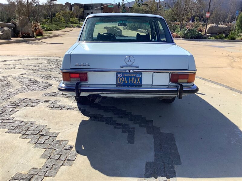 Mercedes-Benz-280-Berline-1973-Blue-Blue-75012-12