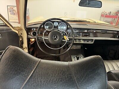 Mercedes-Benz-280SE-1972-Brown-164958-14