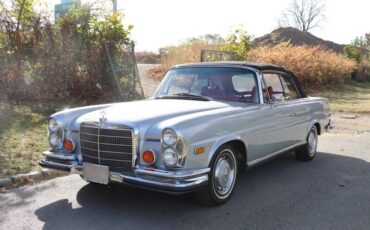 Mercedes-Benz-280SE-3.5-Cabriolet-1971-Silver-Red-0-1