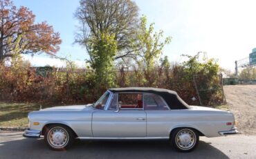 Mercedes-Benz-280SE-3.5-Cabriolet-1971-Silver-Red-0-3