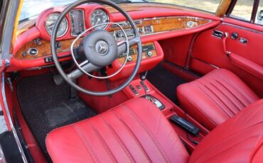 Mercedes-Benz-280SE-3.5-Cabriolet-1971-Silver-Red-0-6