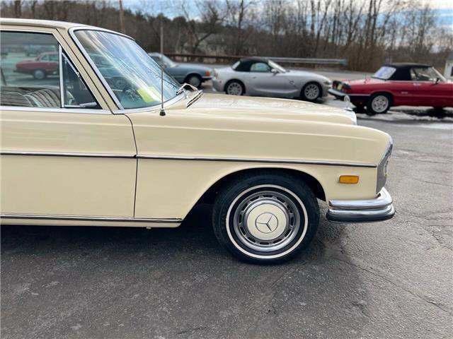 Mercedes-Benz-280SEL-4.5-1973-White-Brown-101191-10