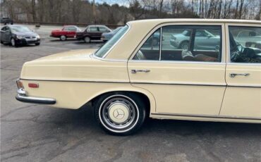 Mercedes-Benz-280SEL-4.5-1973-White-Brown-101191-11