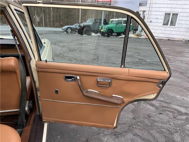 Mercedes-Benz-280SEL-4.5-1973-White-Brown-101191-24