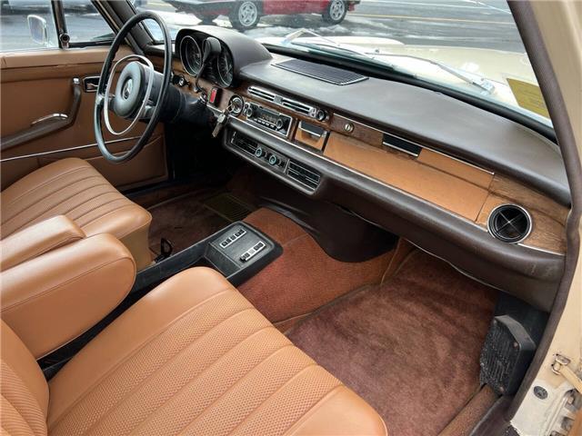 Mercedes-Benz-280SEL-4.5-1973-White-Brown-101191-28