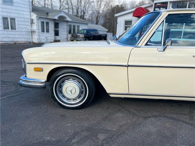 Mercedes-Benz-280SEL-4.5-1973-White-Brown-101191-3