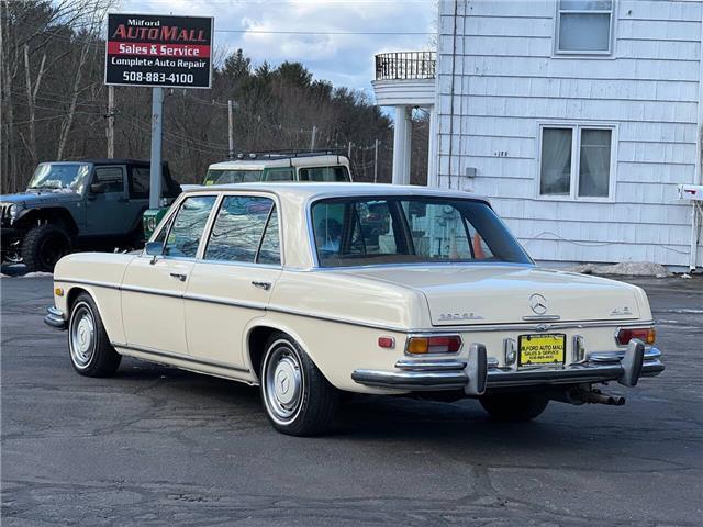 Mercedes-Benz-280SEL-4.5-1973-White-Brown-101191-5