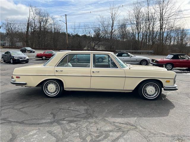 Mercedes-Benz-280SEL-4.5-1973-White-Brown-101191-9