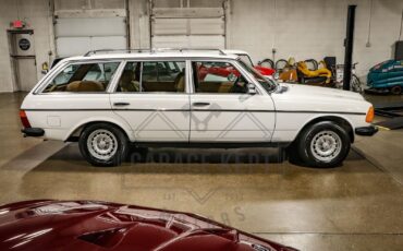 Mercedes-Benz-280TE-Wagon-1980-White-Palomino-Cloth-Interior-208651-10