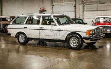 Mercedes-Benz-280TE-Wagon-1980-White-Palomino-Cloth-Interior-208651-11