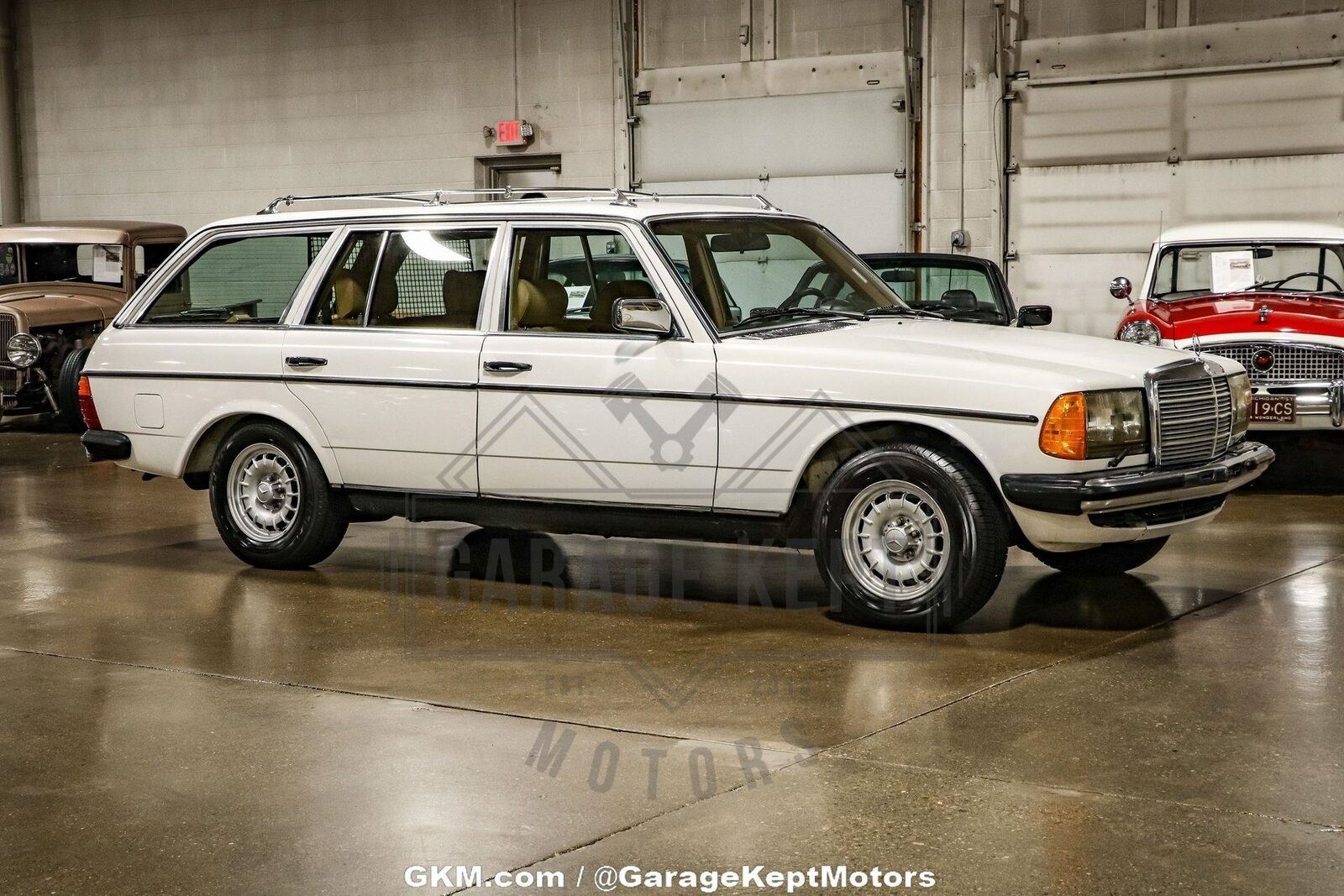 Mercedes-Benz-280TE-Wagon-1980-White-Palomino-Cloth-Interior-208651-11