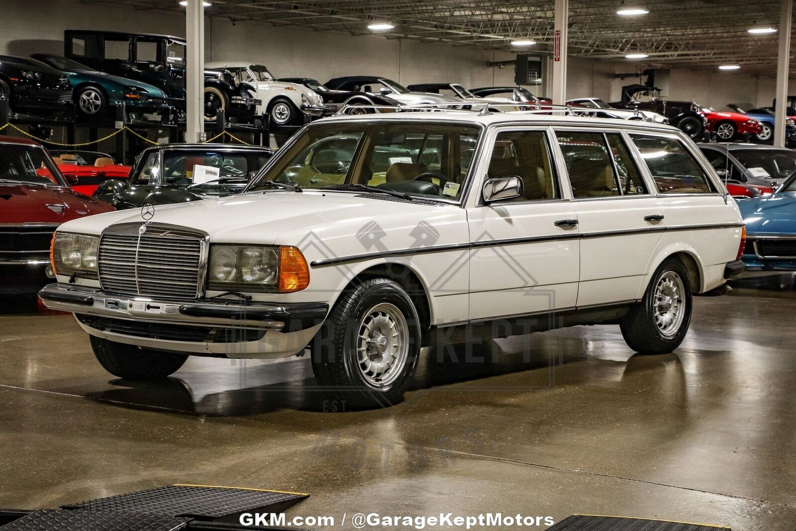 Mercedes-Benz-280TE-Wagon-1980-White-Palomino-Cloth-Interior-208651-3