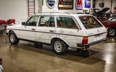 Mercedes-Benz-280TE-Wagon-1980-White-Palomino-Cloth-Interior-208651-6