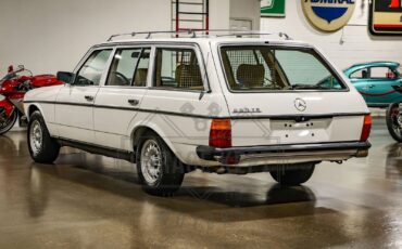 Mercedes-Benz-280TE-Wagon-1980-White-Palomino-Cloth-Interior-208651-7