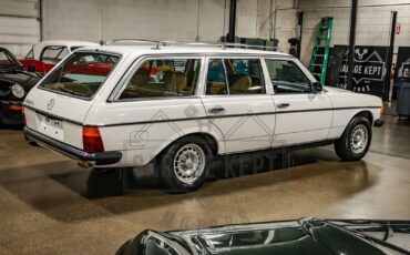 Mercedes-Benz-280TE-Wagon-1980-White-Palomino-Cloth-Interior-208651-9