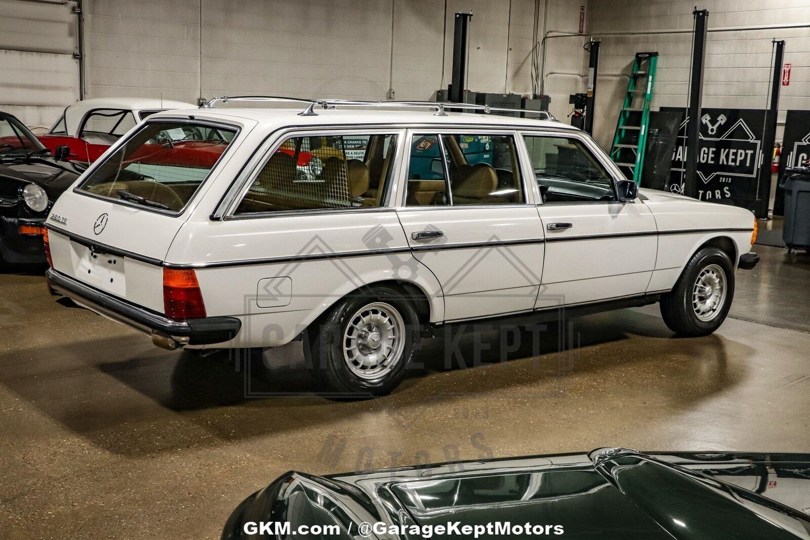 Mercedes-Benz-280TE-Wagon-1980-White-Palomino-Cloth-Interior-208651-9