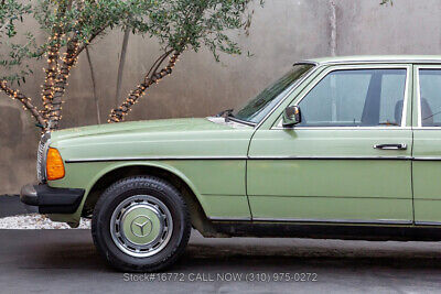 Mercedes-Benz-300-Series-1977-Green-Other-Color-0-11