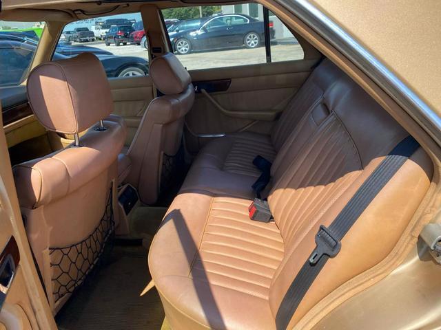 Mercedes-Benz-300-Series-1984-Gold-Tan-0-11