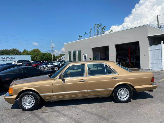 Mercedes-Benz-300-Series-1984-Gold-Tan-0-2