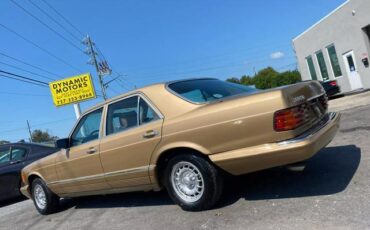 Mercedes-Benz-300-Series-1984-Gold-Tan-0-3