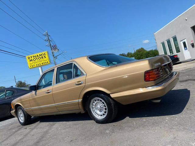 Mercedes-Benz-300-Series-1984-Gold-Tan-0-3