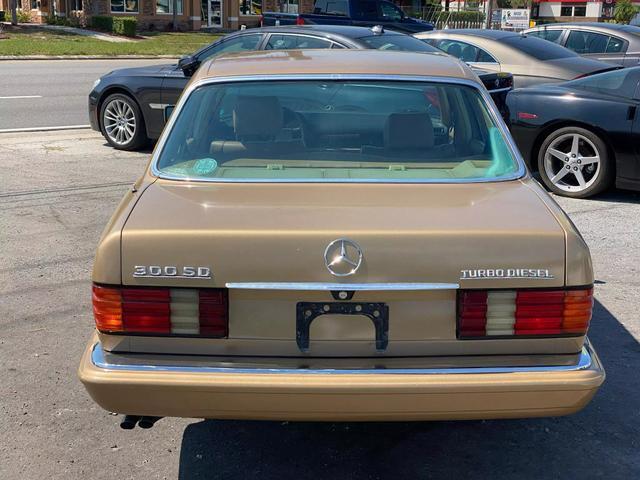 Mercedes-Benz-300-Series-1984-Gold-Tan-0-4