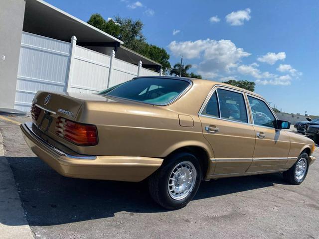 Mercedes-Benz-300-Series-1984-Gold-Tan-0-5