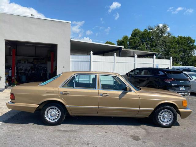 Mercedes-Benz-300-Series-1984-Gold-Tan-0-6