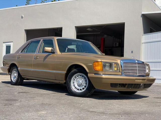 Mercedes-Benz-300-Series-1984-Gold-Tan-0-7