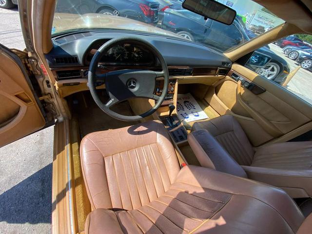 Mercedes-Benz-300-Series-1984-Gold-Tan-0-8