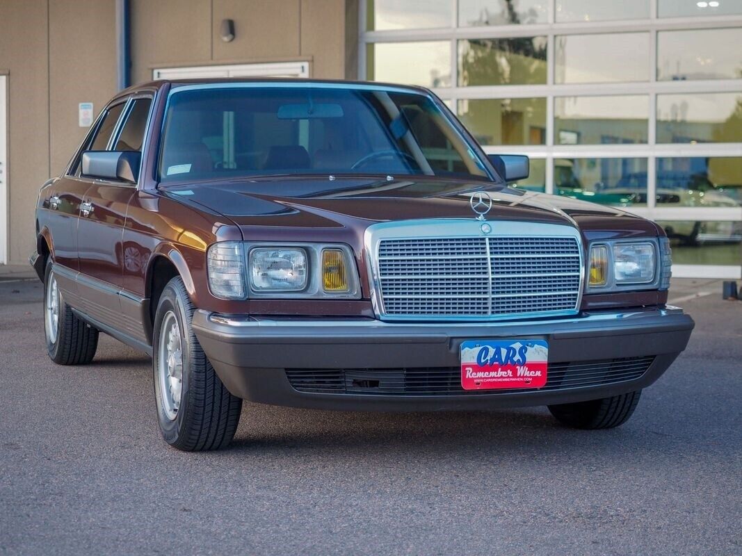 Mercedes-Benz-300-Series-1985-Brown-Brown-117828-7