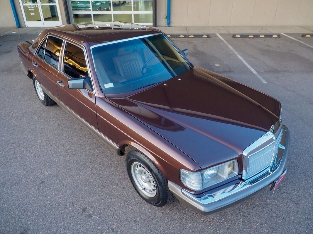 Mercedes-Benz-300-Series-1985-Brown-Brown-117828-9