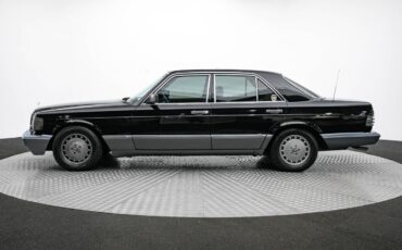 Mercedes-Benz-300-Series-1990-Black-Black-163249-7