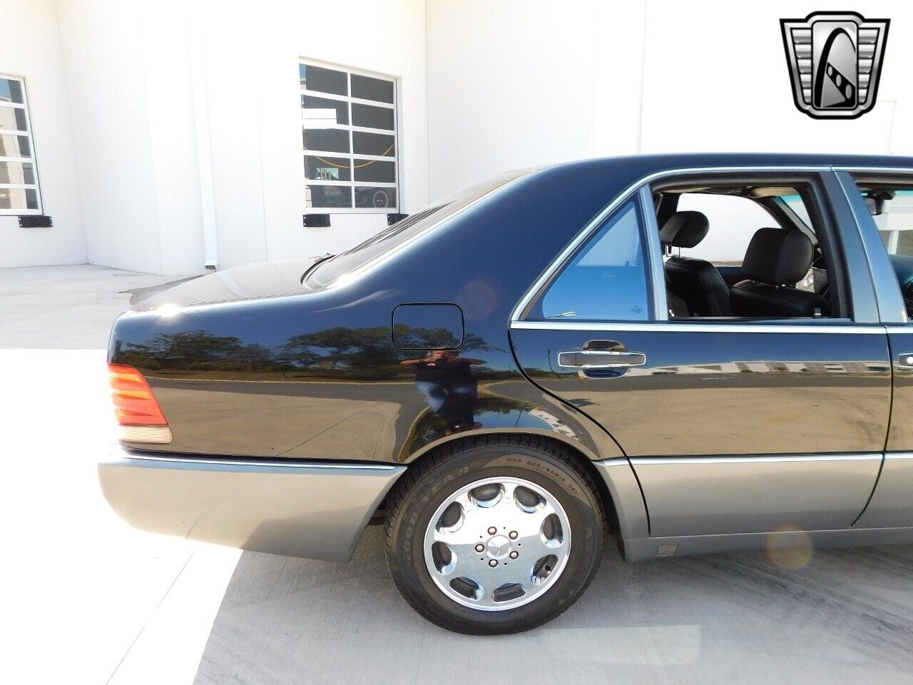 Mercedes-Benz-300-Series-1992-Black-Black-171089-11