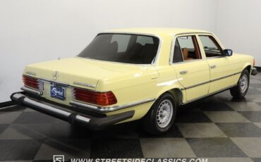 Mercedes-Benz-300-Series-Berline-1979-Yellow-Tan-378460-10