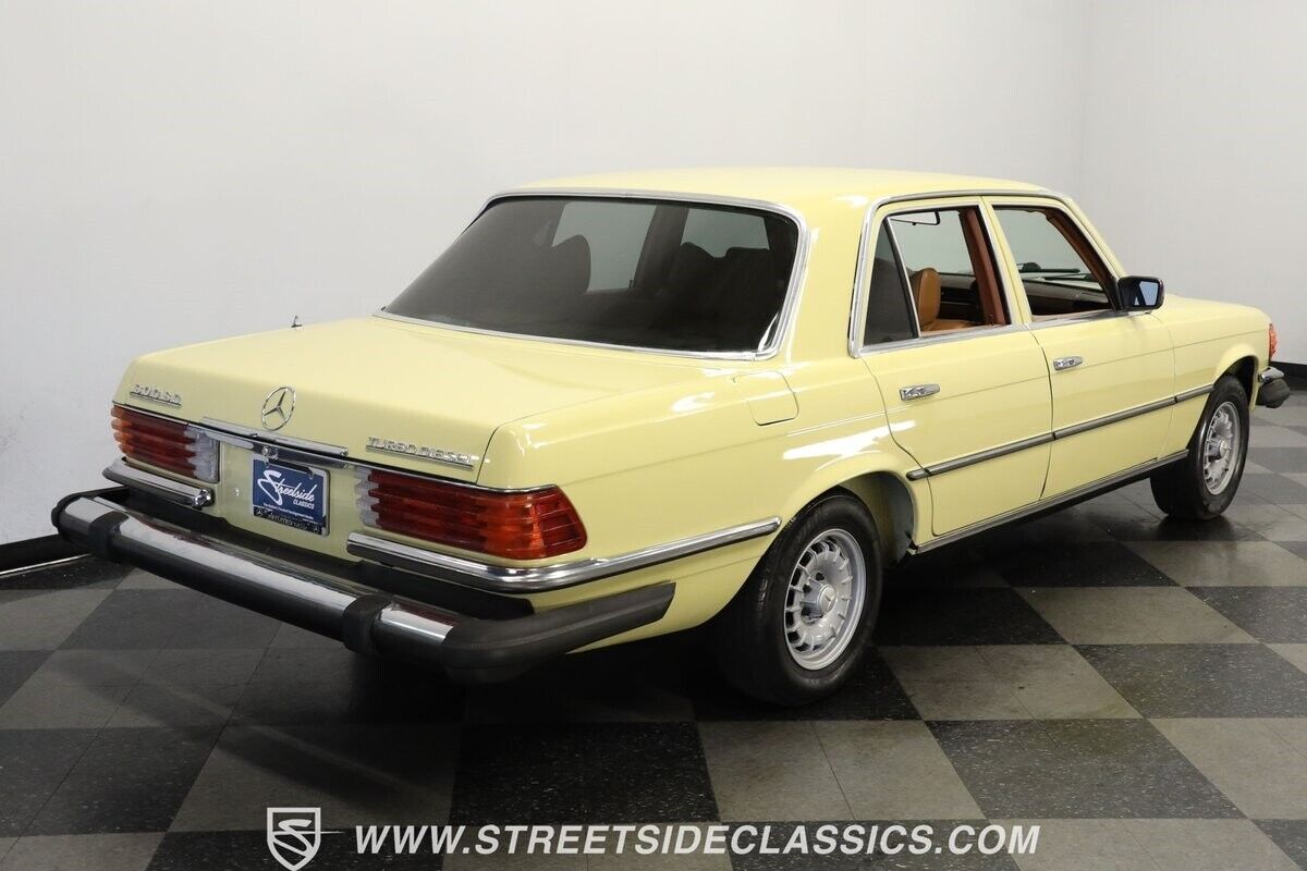 Mercedes-Benz-300-Series-Berline-1979-Yellow-Tan-378460-10