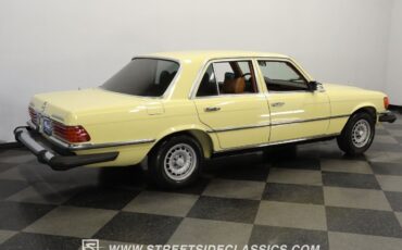 Mercedes-Benz-300-Series-Berline-1979-Yellow-Tan-378460-11