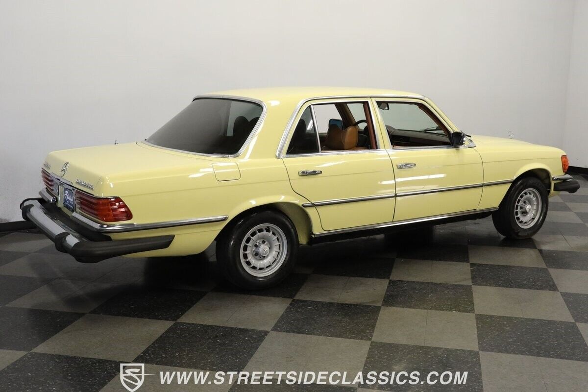 Mercedes-Benz-300-Series-Berline-1979-Yellow-Tan-378460-11