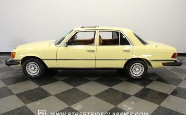 Mercedes-Benz-300-Series-Berline-1979-Yellow-Tan-378460-2